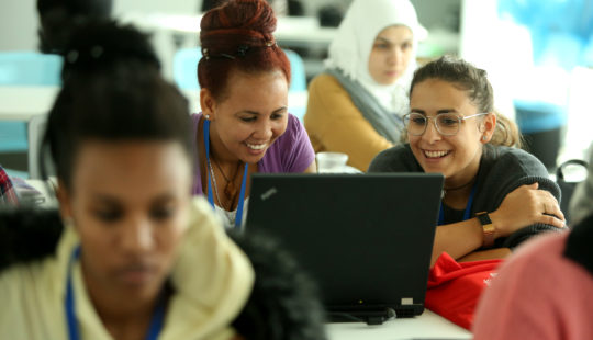 Ny tech-skole med fokus på digital empowerment af etniske minoritetskvinder lanceres i København – SAP Experience Center lægger lokaler til