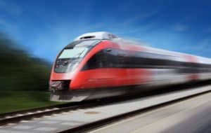 철로 위를 달리는 빨간 고속열차
