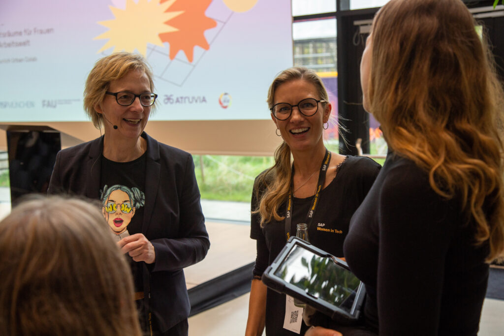 Christine Regitz (left) and Verena Laumayer would like to see more women in networks such as Business Women's Network or SAP Women in Tech.