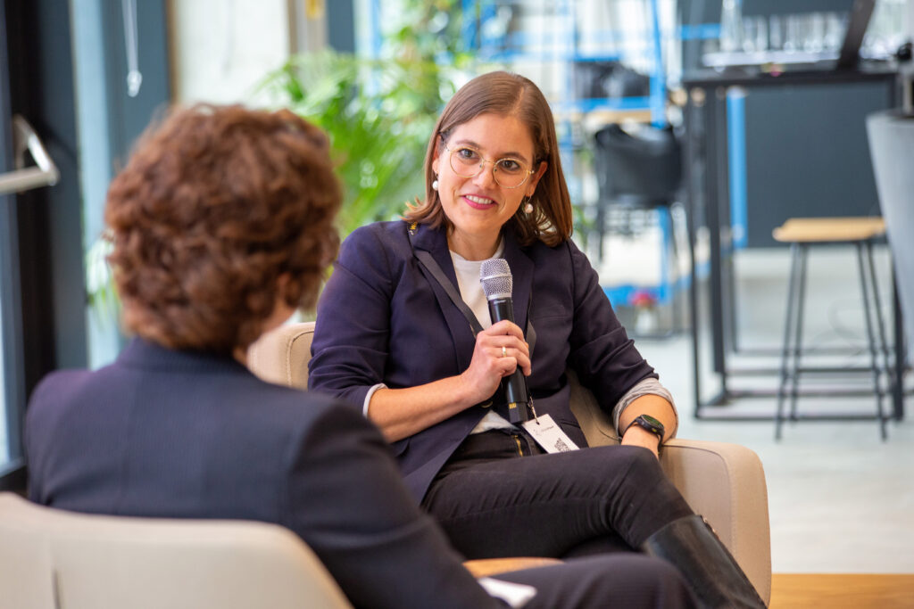 Eva Bacon explains how she made her career as a literary scholar at Google.