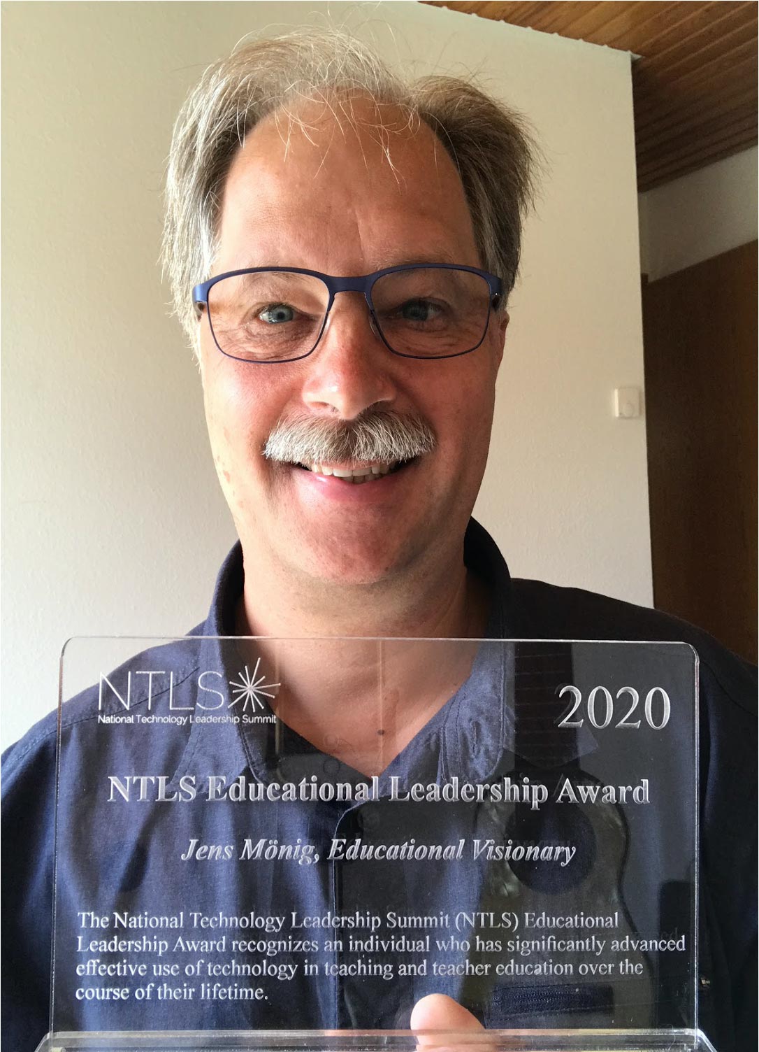 Jens Moenig pictured with award