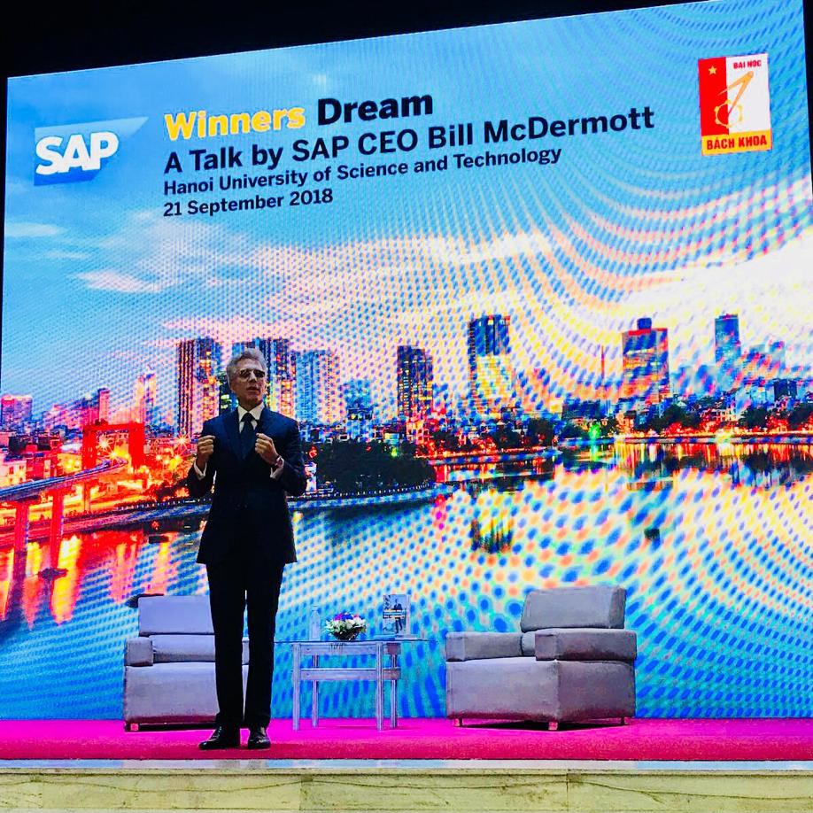 SAP CEO Bill McDermott speaks at Hanoi University of Science and Technology